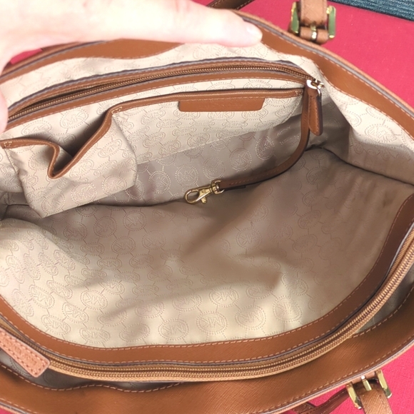 Michael Kors Large Jet Set Tote In Camel Saffiano Leather - Picture 8 of 15